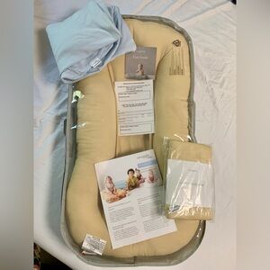 NWOT Snuggle Me Toddler Lounger + 2 covers